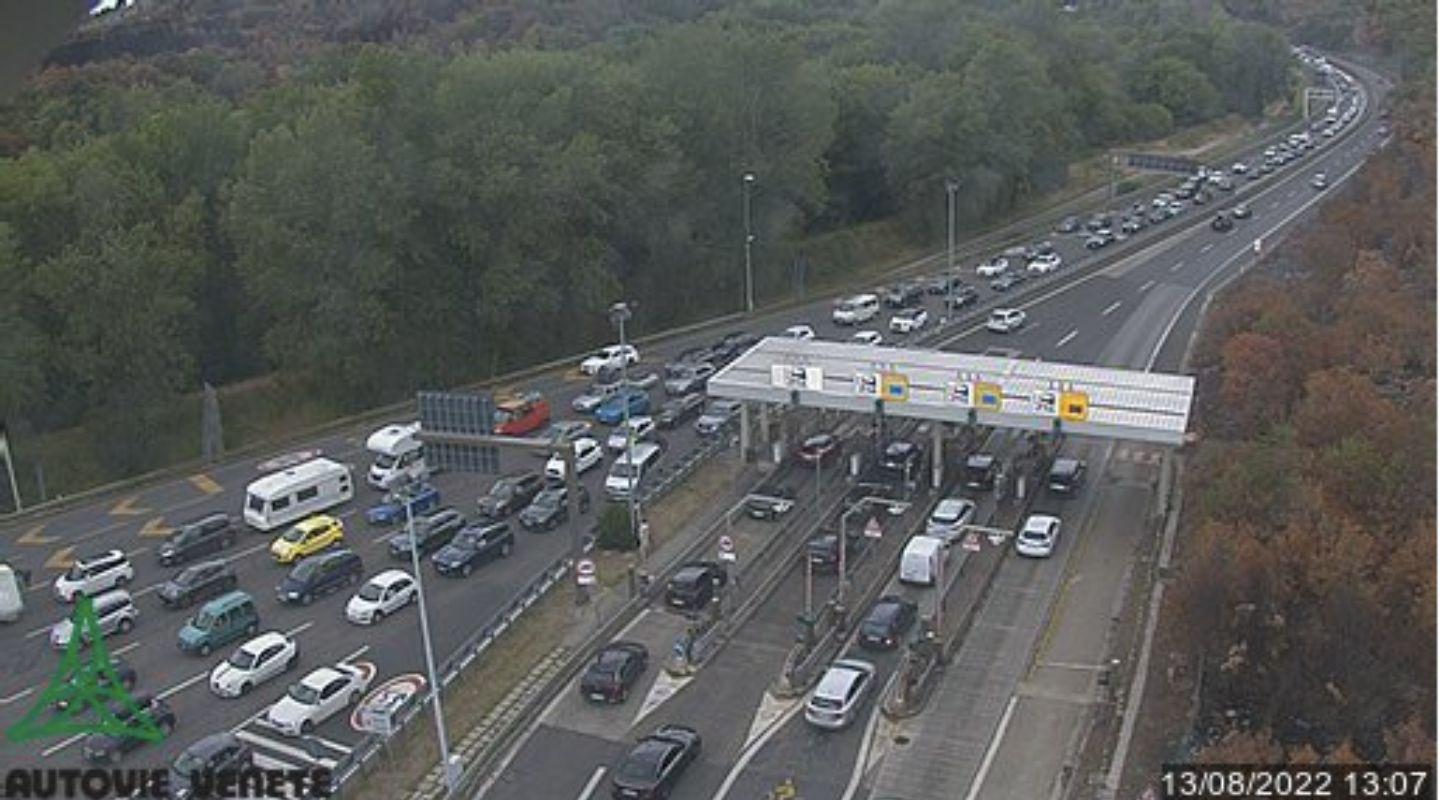 Papa a Trieste, inizio dei saldi e vacanze: weekend di traffico lungo l'A4 del Fvg